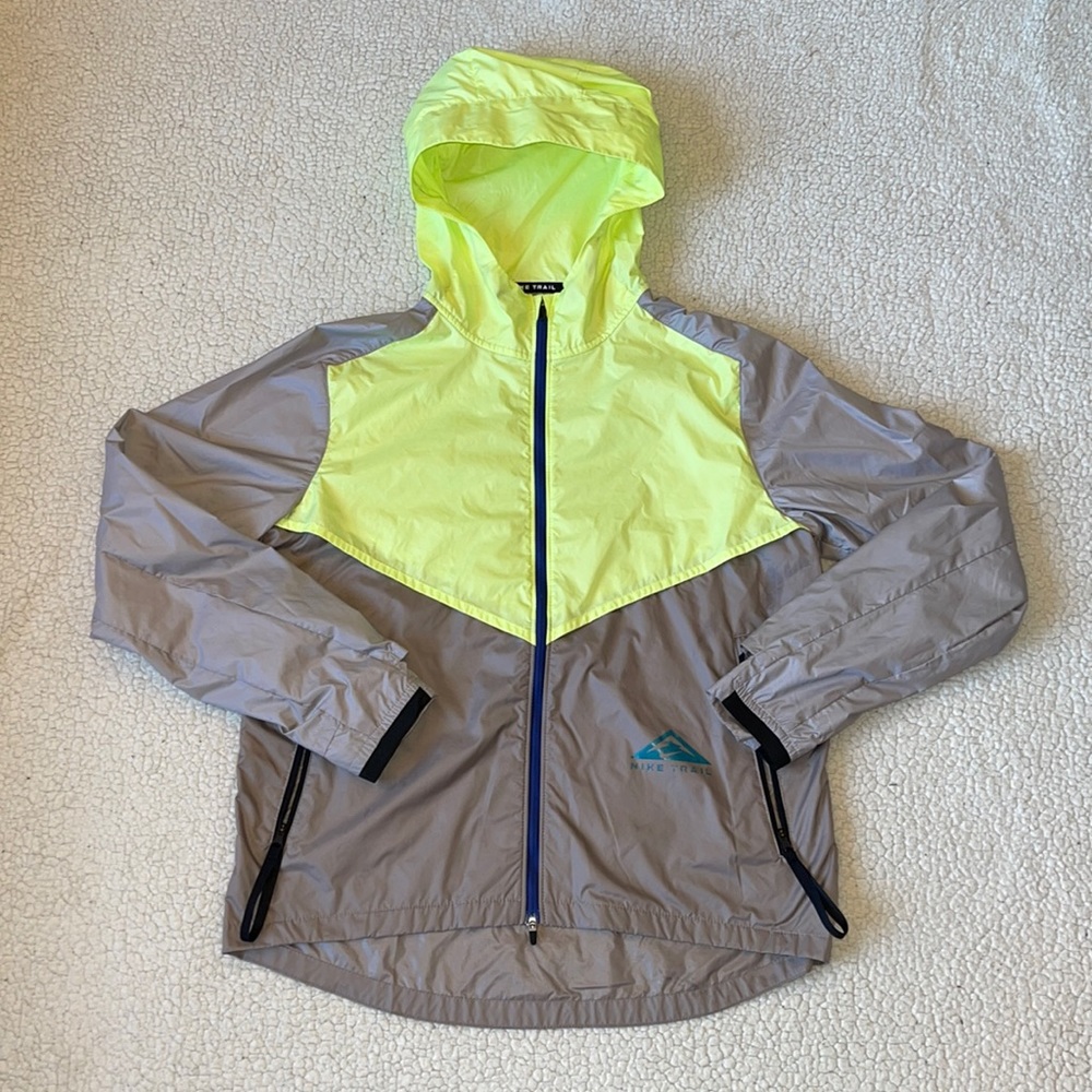 Women’s Nikeshield Windrunner ACG trail windbreaker
